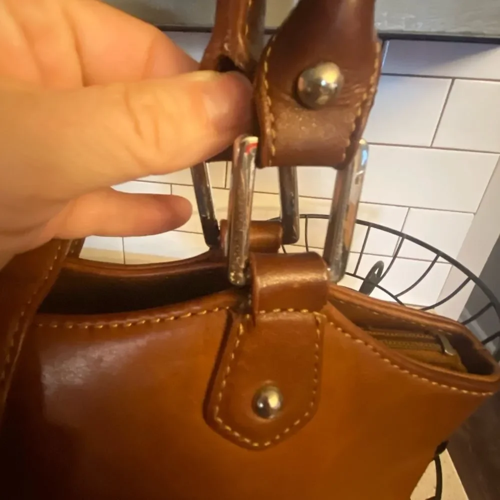 Women’s Tignanello shoulder bag/purse